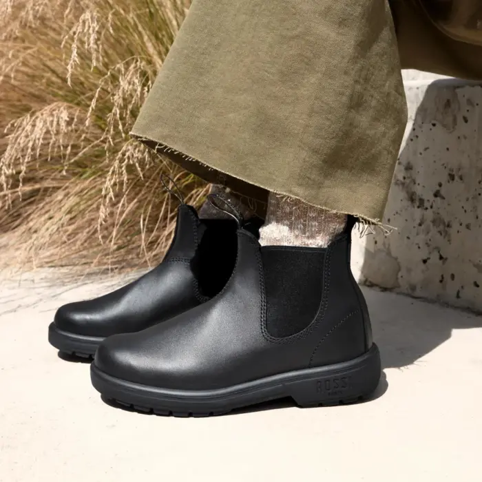 Endura 301 - Black Leather Chelsea Boots - Image 4